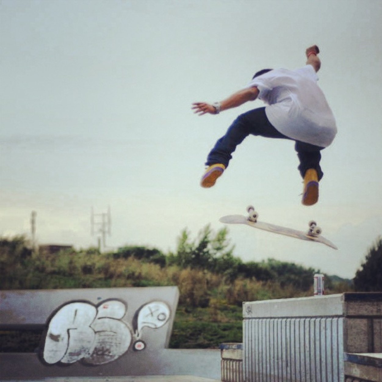 Living it up!! Colombian in northamerica ... Skating ,, snowboarding ,, live every day as the last one ... Peace and love ...