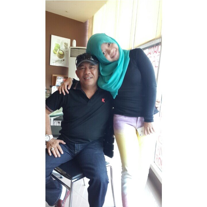 anaknya papi yang selalu bangga, sayang, cinta  kangen sama papi. anak kebanggan dari papii :*{}