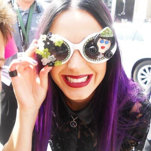 Hi i konw is extreamly annoying but please follow @farahperry9 ~ NOT THIS ACCOUNT~ I follow back @farahperry9