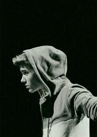 SwagyDylan45's profile picture. Sabes mi nombre, pero no mi historia.
Has oído lo que hice, pero no por lo que he pasado.
Me ves riendo, pero no sabes cuanto he sufrido