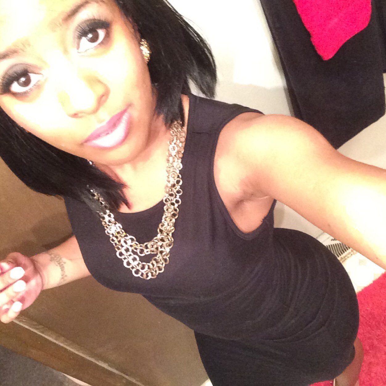 not just another face in the crowd #teambrownskin we don't like them red bones..
 future doctor, call me Med school .