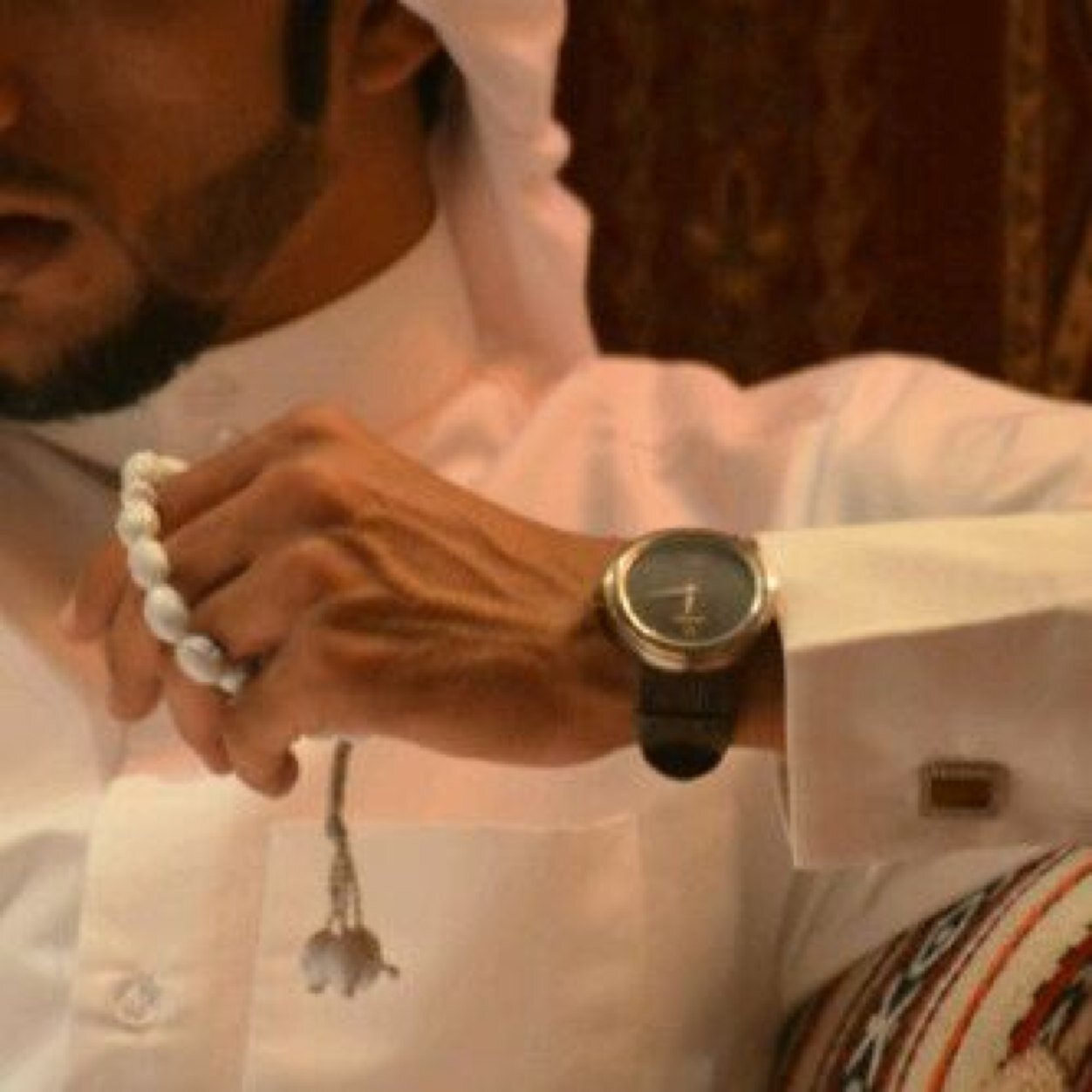 هِيَ دُنيَا قَصِيرةٌ جِدًا ، قَدّ نُغادِرُها غَدًا أوْ رُبّما اليَومّ فَ لاَ دَاعِيّ لأنْ تَمتَلِئُ قُلوبنَا غرّوُر و كِبريَاءٌ و حِقْدٌ.(الرياض)