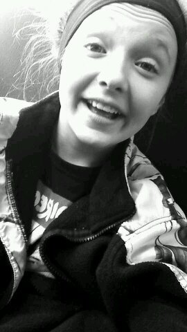 15535fb8fb6c4bf's profile picture. be your self;every one else is already taken