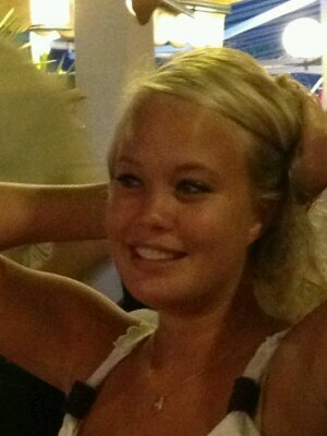 romynmb's profile picture. 'S' on my chest 'cause I'm ready to save you, ready to give up on everybody that plays you.