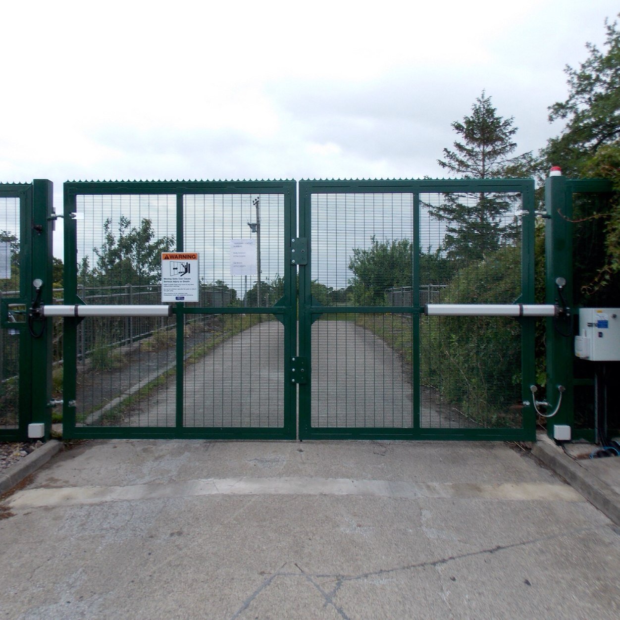 Specialist in automatic gates, traffic barriers, high security solutions and pedestrian control for 29 years