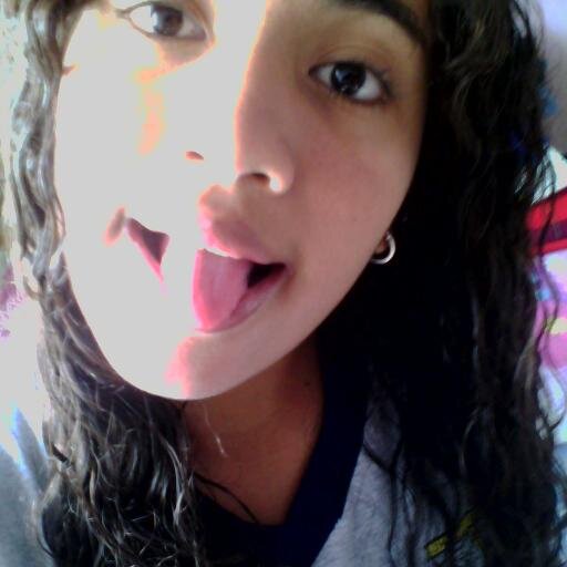 ¡Hola! No se adonde voy, pero si quieres ven conmigo. I'm stupid and contagious. Perdona rápido, ríete sin control y nunca dejes de sonreír♡