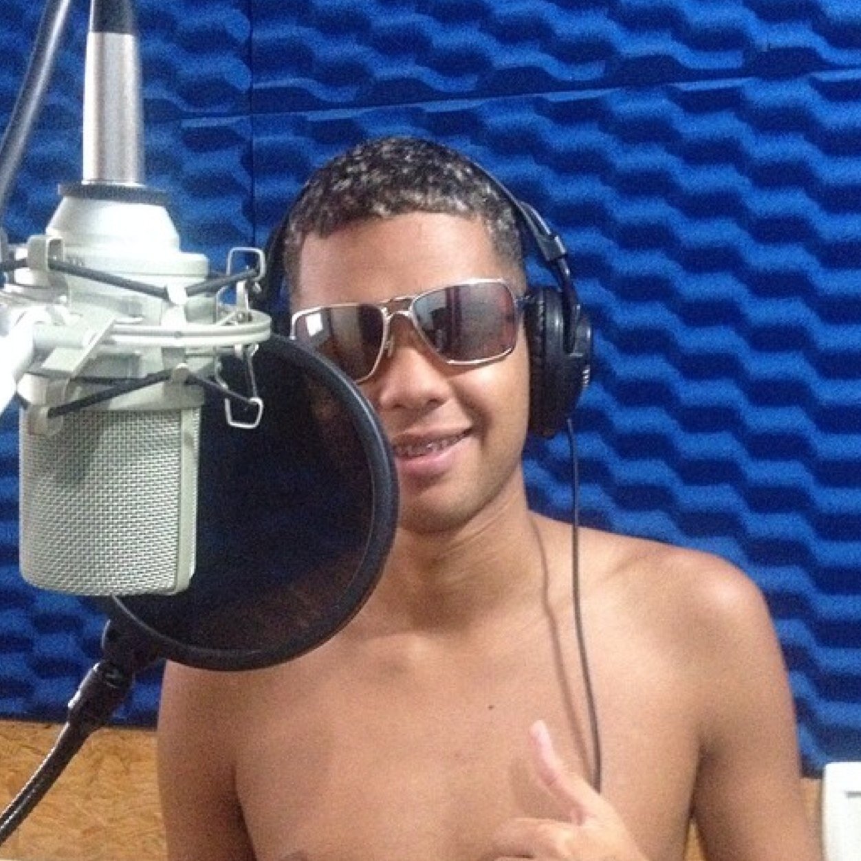 Artista da Gangstar
112*52953 - (11) 7001-5335