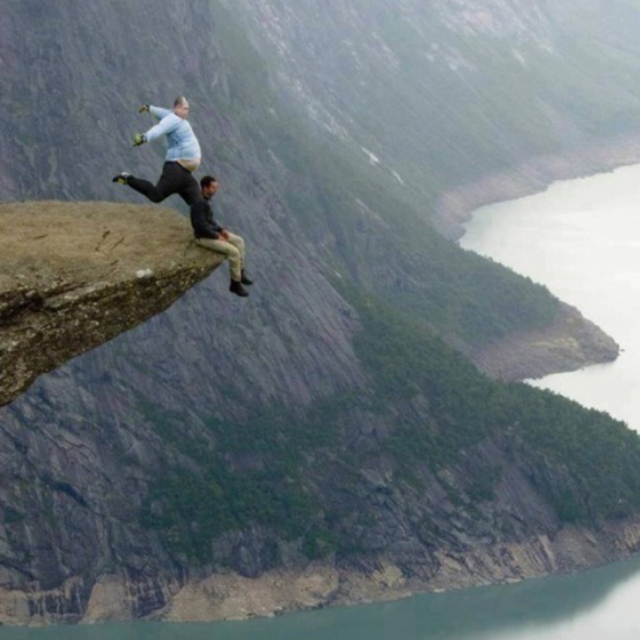 funnyposts882's profile picture. People i am never giving up my identity and if you know it dont tell anyone. FUNNY QUOTES AND PIX