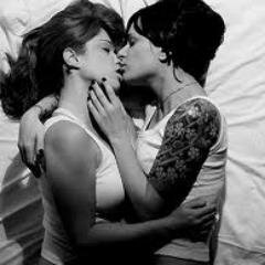 Beijo Moças mesmo e daí?? O Mundo e gay. Obg @SkullBlondie e @vanmesquitareal por mudarem minha vida e me dar forças de me assumir po mundo.