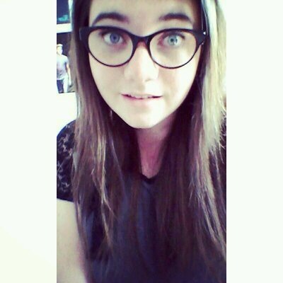 ... Et le jour ou tu arrivera a ma cheville , stp , soit sympas , fais mes lacets ♡