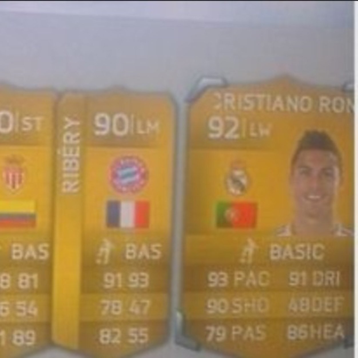 Se sortean jugadores de ultimate team 13 y 14, principalmente 14. Los sorteos son reales. Suerte.