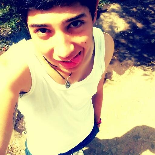 hay,pz el nene de  las poesias adasdadssad.! na hay soy buena honda , sociable , conoseme mejor, SIGUEME & TE SIGO.!! :))
