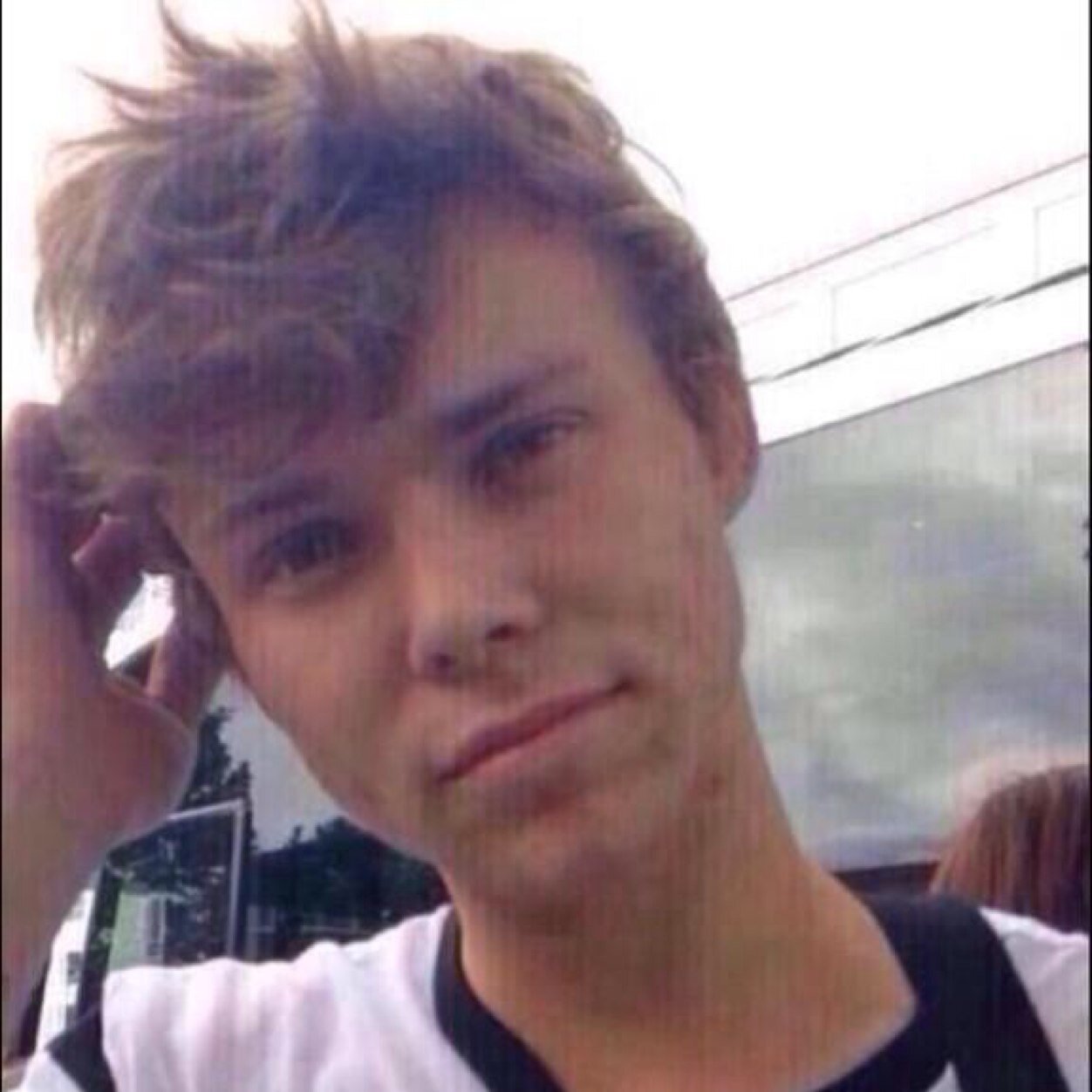 Irwins_mango's profile picture. Hiii please click this link and vote for me http://t.co/p9uwRurSH4