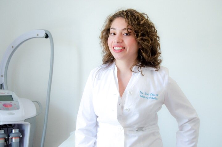 Médico estético, especialista en restauración capilar.