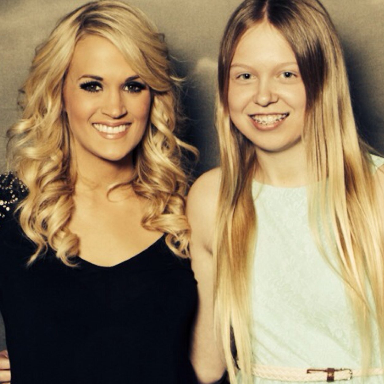 Hey! Carrie Underwood is my everything & ill always folow back if you ask 5.12.13