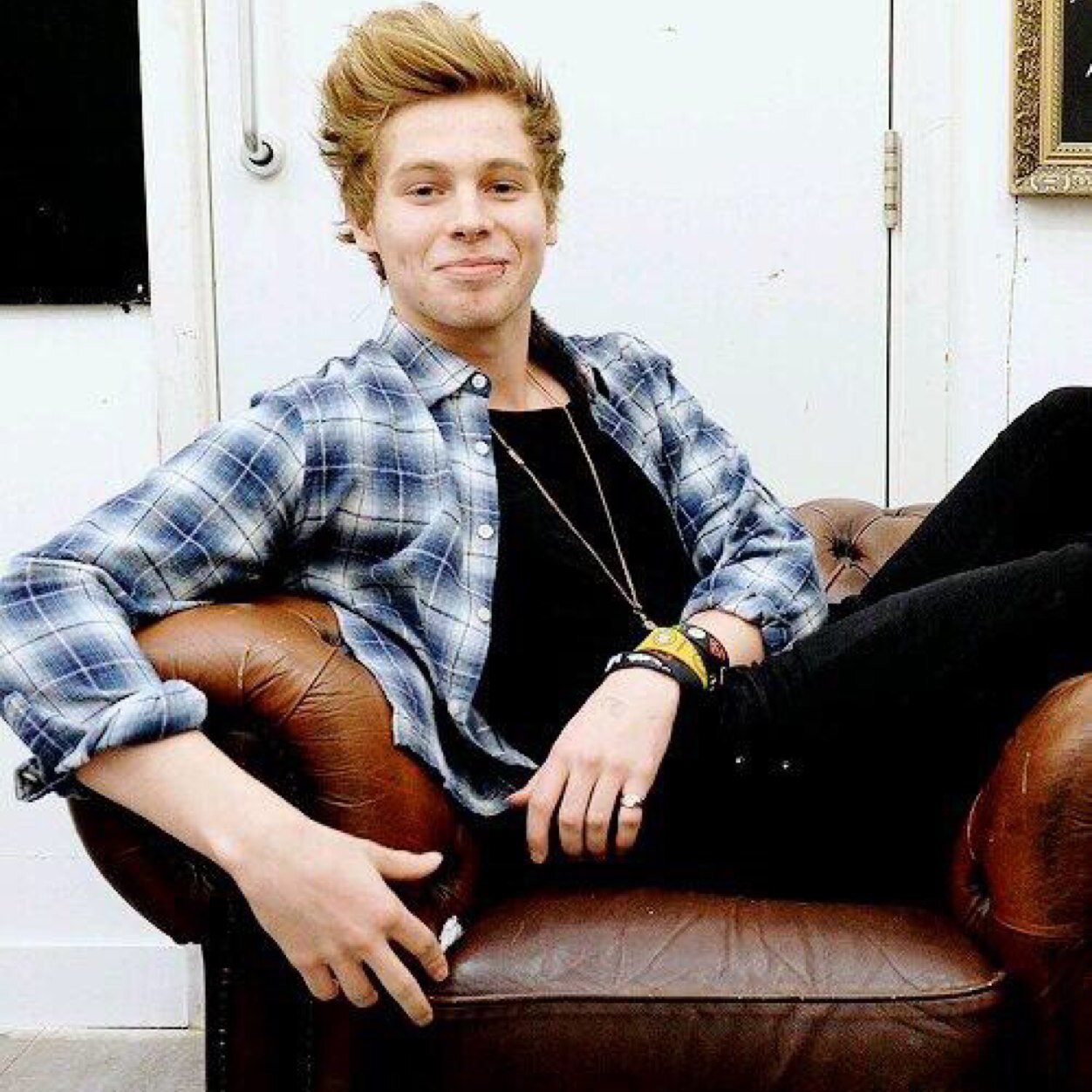 Follow @elitehemmings
