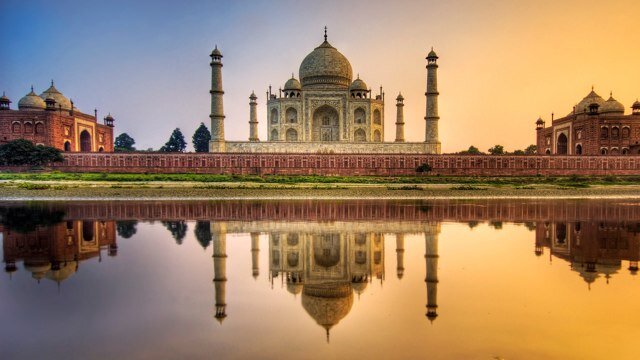 أمتي في كل أرضٍ أنتمُو خير الأمم ... فاجمعوا أشتات أنهاركم في غٓمْرِ يمّ ... تنشروا الخير الأعمّ ... تبلغوا العز الأشمّ ... تكونوا سادة الدنيا وفرسان القمم