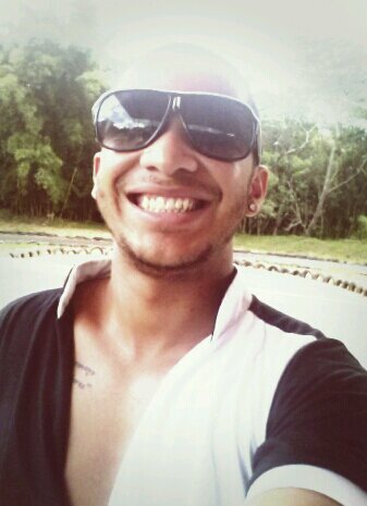 'Eu sou, diferente e igual a todo mundo, sem você eu não sou ninguem...'
