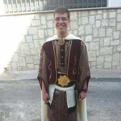 Me gusta salir en fiestas de moros y cristianos y con mis amigos y soy de ibi (alicante)