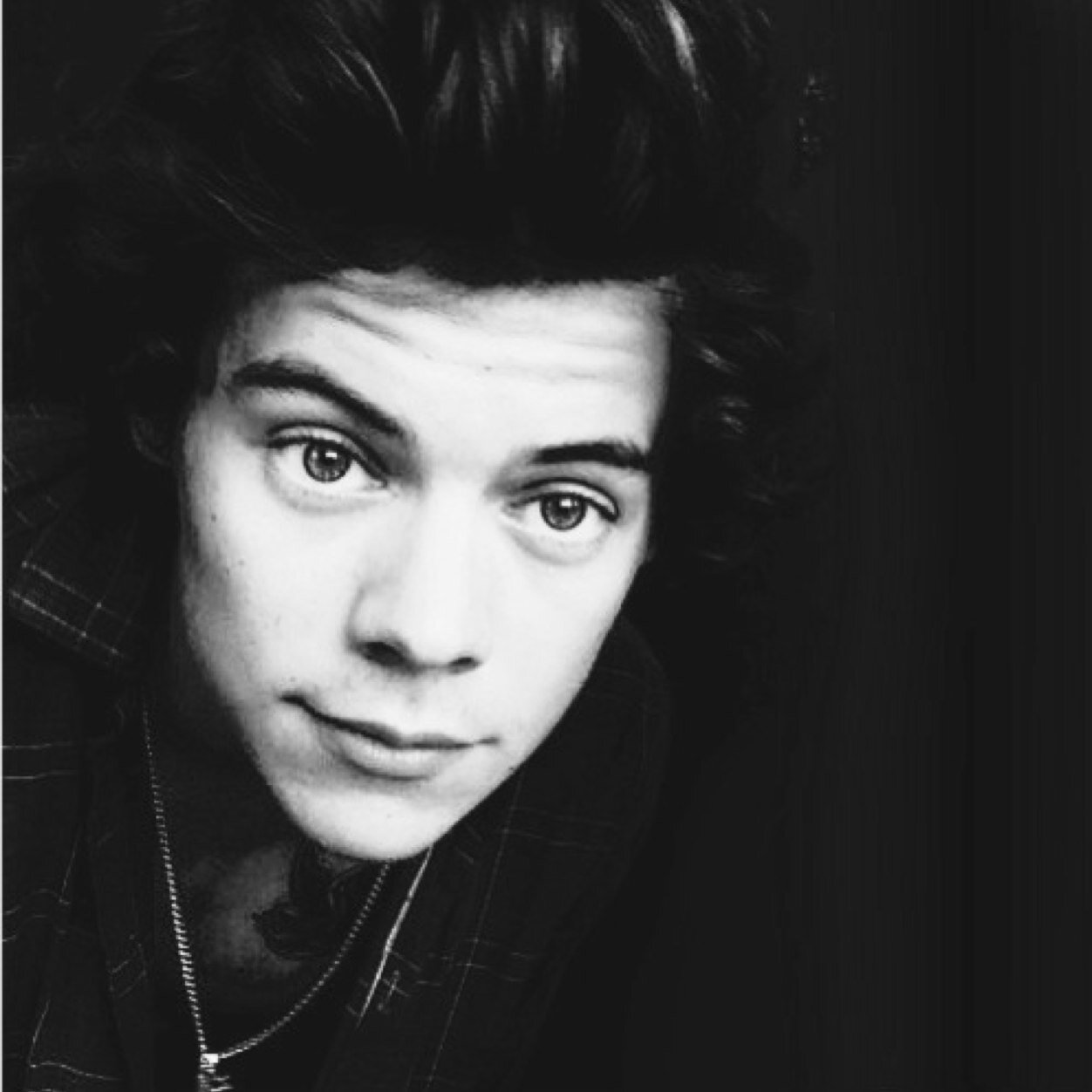please follow @ExplosivexHarry babe thanks :) she follows everyone back!
