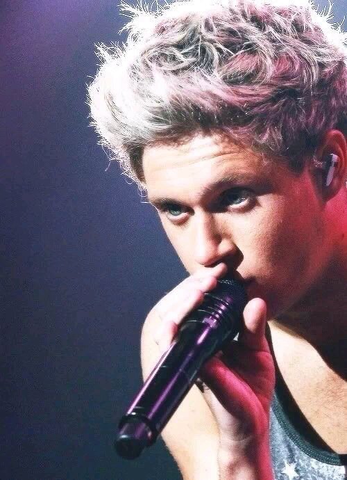 IasminMacedo's profile picture. sozinha, idiota, inútil, gorda e feia, não precisa pedir sdv, eu vou seguir 3