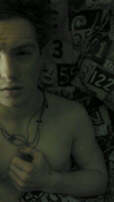 Tarrickx's profile picture. I live on a caravan site by the sea in a house •instagram//tarrickz•