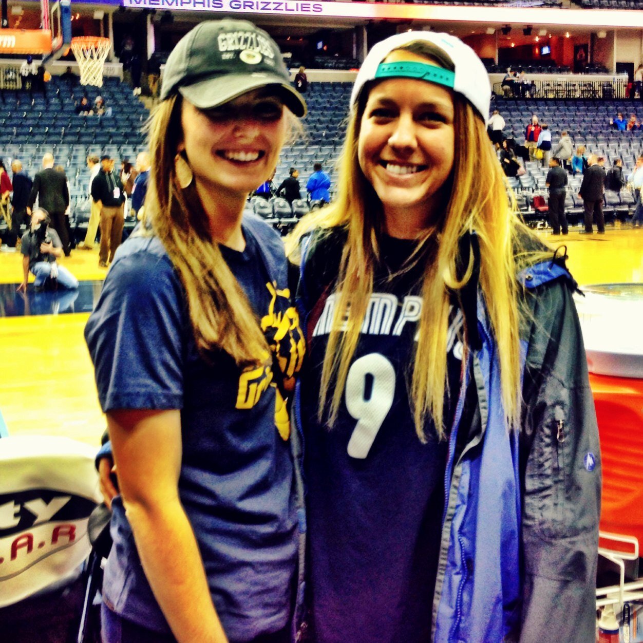 AlexYolieBonds's profile picture. its a geisha party!