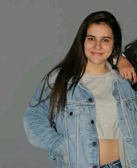 hello, I'm 16 years old, I'm from Lisbon. I love listening to music, dancing, singing and hanging out with my friends