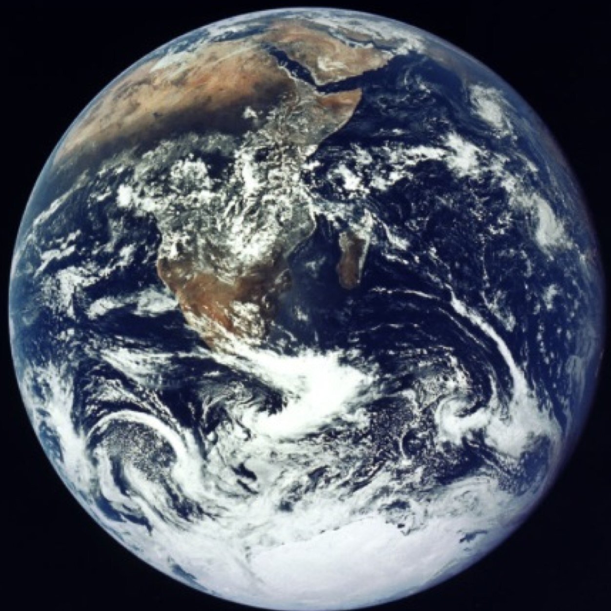 Earth_Daily's profile picture. Amazing pictures daily, of where we call home.