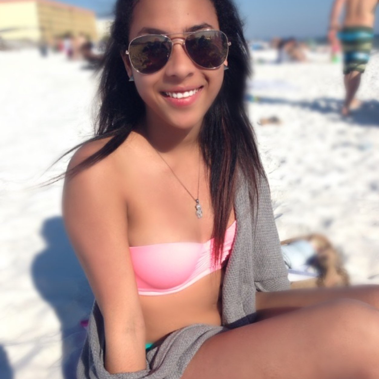 16•From Cali livin in Florida•Dancer•Singer-Songwriter•Music and Dance is my whole life•Working on my album•