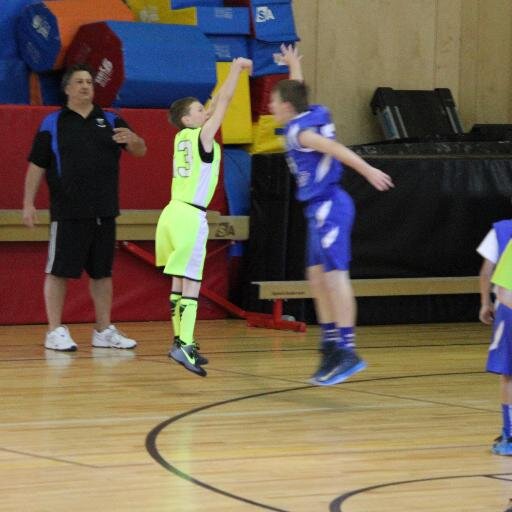 I love basketball and football i hate the Miami Heat and when I grow up i wanna be either on the Celtics or the Magic and I'm single