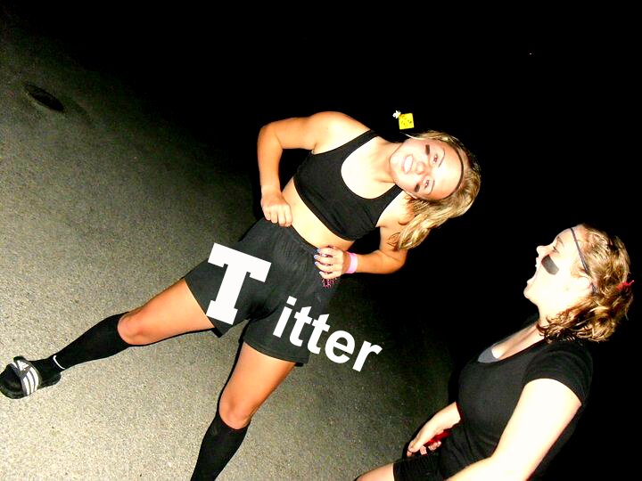 VaginasNShit's profile picture. Twiiter or Twatter