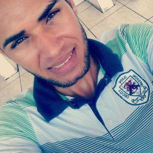 Eu sei que é dificil esperar, mas deus tem um tempo para agir e pra curar. so é presiso confiar. Nao desista do amor, nao desista de amar, nao entrega a dor.