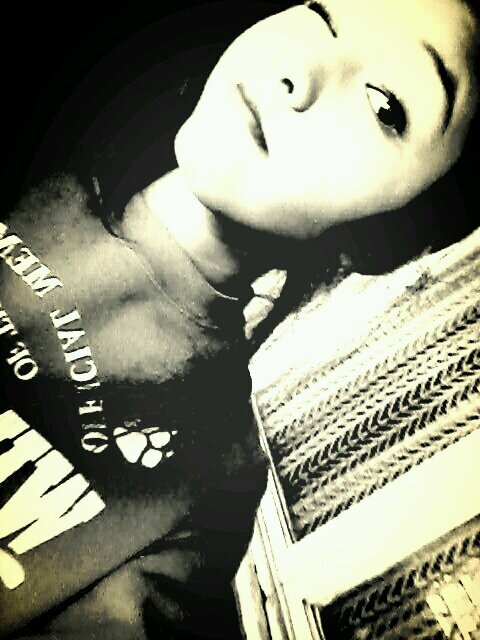 hola♥rosa 1D hip hop mac miller♥  comida china y hoy día comi pizza♥♥ y amo a one direction y desearia ir a su concierto:(