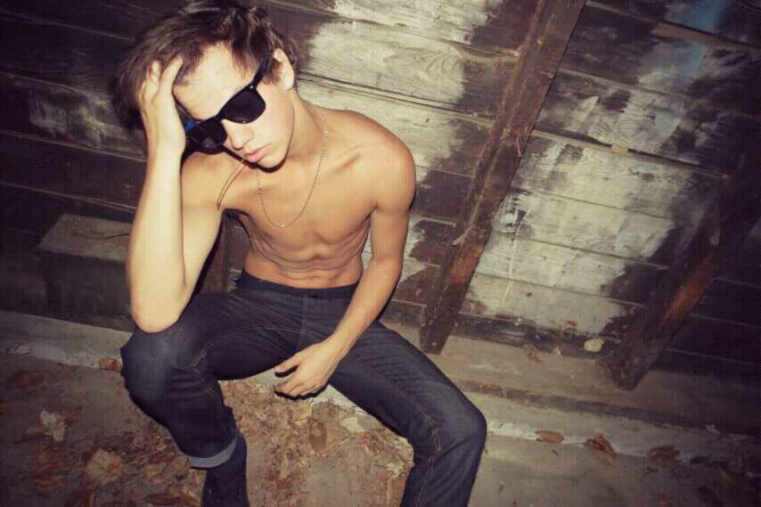 Fans of Taylor Caniff Follow and finially be a Caniffië