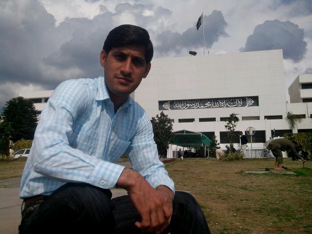 Journalist, Past: Reporter with RNN #Power99, #Radio Buraq, @AbbTakk #TV. PP https://t.co/BgpW8ot9st @voiceofpublic7 RT# just 4 info.