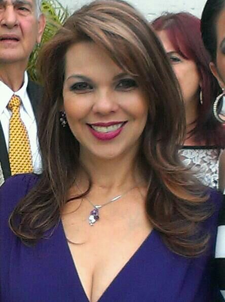 Alibecon's profile picture. Psicóloga, Madre, Full montaña, Parada en la pista y Amo a los animales (especialmente a los perritos de la calle)