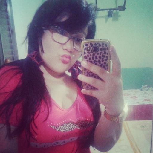 Modelo- Cantora e Atris e muito muito ♥ Fã do @sigageraldoluis ♥