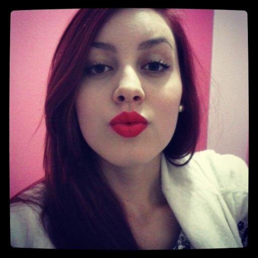 Estudante de Direito, 20 anos, noiva 💍