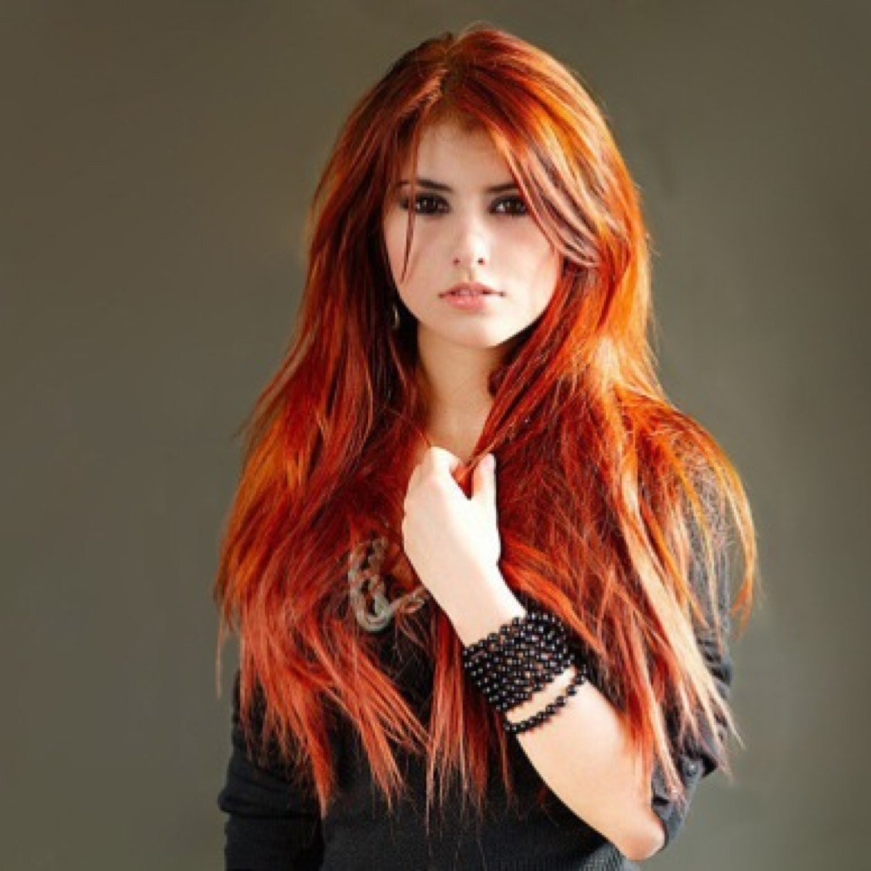I'm Mia. I'm a painter and I have orange red hair and light green eyes. I enjoy going to the park watching movies and singing!