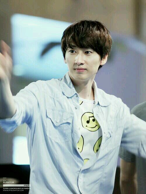 ชื่อ กิฟท์ อายุ17ปี ซุปเปอร์จูเนียร์ ไม่เเอนตี้วงไหนยกเว้นลิลลี่ไอยู