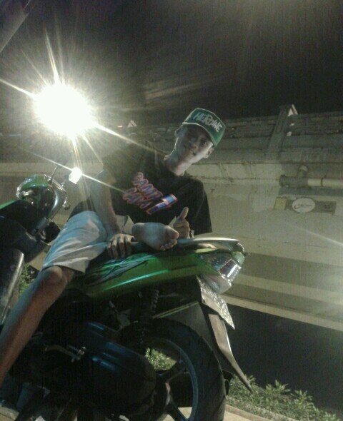 Den't Ajis Andriansyah :D
anak pertama hasil cetakan mamah papah :)
| STM.N KAMPOENG DJAWA 7 pitu nguluh KOTA :D | ♥AA7PH♥