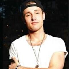 Just a guy finding my place in the world. Music lover, Snap back connoisseur and radio ❤er