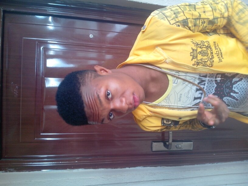 my names r kanayo franklin but my frnds call mie naxzy_khid am 19 yrs old my hobbies r playing football' reading' singing and dancing