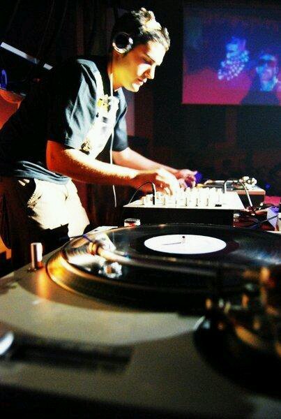 llevo la musica en el corazon!!!!! hardgoove-hardtechno