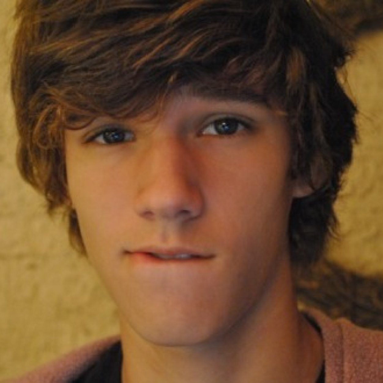 My name's Moon, a new member of the death back the others have accounts leader is @shewolf909 i can turn into a human