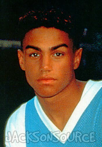 I like to play baseball or basketball my favorite singers is Chris Brown ,Michael Jackson ,usher