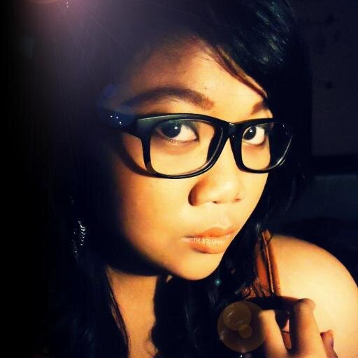 “Bila engkau ingin satu, maka jangan ambil dua. Karena satu menggenapkan, tapi dua melenyapkan. --Dee, Filosofi Kopi