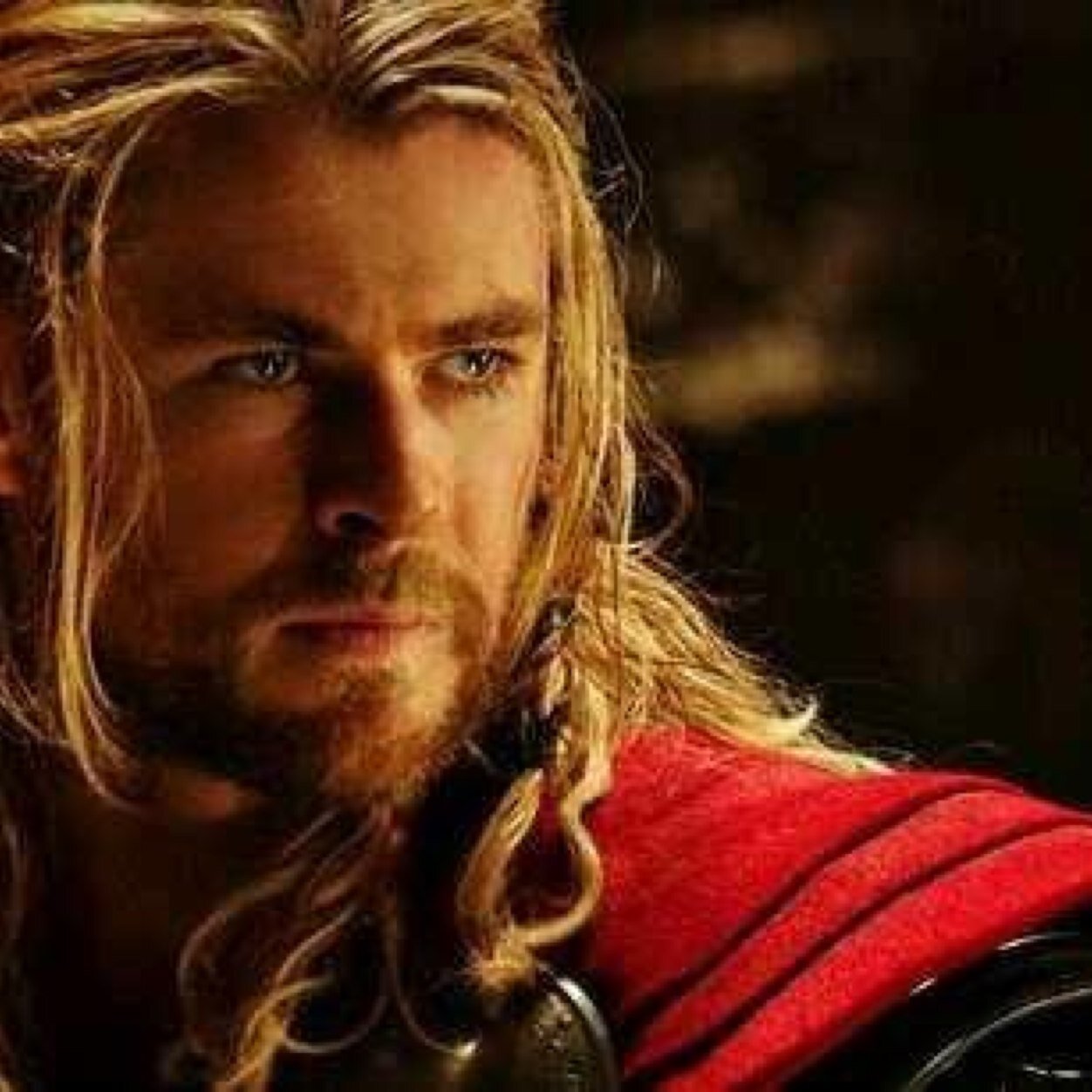 My name is Thor Odinson. God of thunder. Wielder of Mjölnir. V1: I am in love with @IAmLokiOfAsgard V2: @MsMischief_ is my everything. {MV|RP account} #Thorki