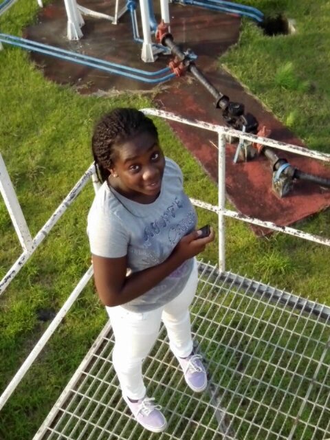 Tu es sur le point de faire la rencontre d'une folle WARNING!!! Ames sensibles s'abstenir *Bob Marley i love you*